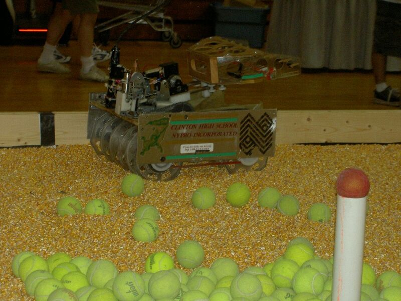 File:1401 - 1992 2004 2004bc frc126 match robot.jpg
