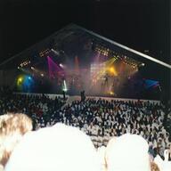 1997 1997cmp crowd disney // 596x400 // 29KB