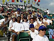 1998 1998cmp crowd frc53 team // 400x300 // 46KB