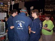 2002 2002va frc435 pit team // 640x480 // 56KB