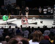 2001 match robot // 400x320 // 29KB
