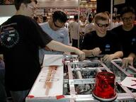2002 2002va frc449 pit robot team // 640x480 // 92KB