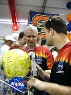 2002 2002cmp frc116 pit robot team // 360x480 // 47KB