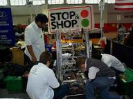 2004 2004li frc570 pit robot team // 576x432 // 89KB