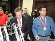 2002 dean_kamen // 480x360 // 39KB