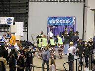 2003 2003va frc116 pit team // 480x360 // 50KB