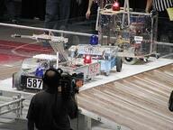 2003 2003va frc404 frc587 frc825 frc977 match robot // 480x360 // 51KB