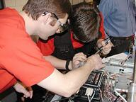 2003 2003va frc116 robot team // 480x360 // 46KB