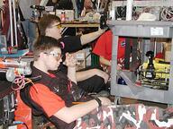 2003 2003va frc116 pit team // 480x360 // 59KB