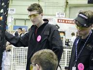 2003 2003md frc116 pit team // 480x360 // 41KB