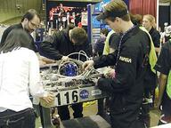 2003 2003md frc116 pit robot team // 480x360 // 52KB