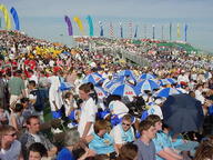 2001 2001cmp crowd // 640x480 // 47KB