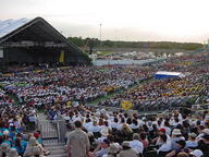2001 2001cmp crowd // 640x480 // 48KB