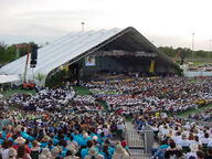 2001 2001cmp crowd // 640x480 // 45KB