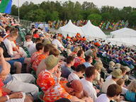 2001 2001cmp crowd // 640x480 // 45KB