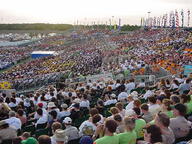 2001 2001cmp crowd // 640x480 // 48KB