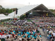 2001 2001cmp crowd // 640x480 // 47KB