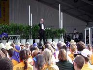 2002 2002cmp crowd woodie_flowers // 300x225 // 21KB