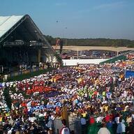 2001 2001cmp crowd // 640x480 // 155KB