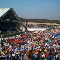 2001 2001cmp crowd // 640x480 // 151KB