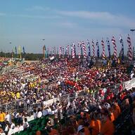 2001 2001cmp crowd // 640x480 // 149KB